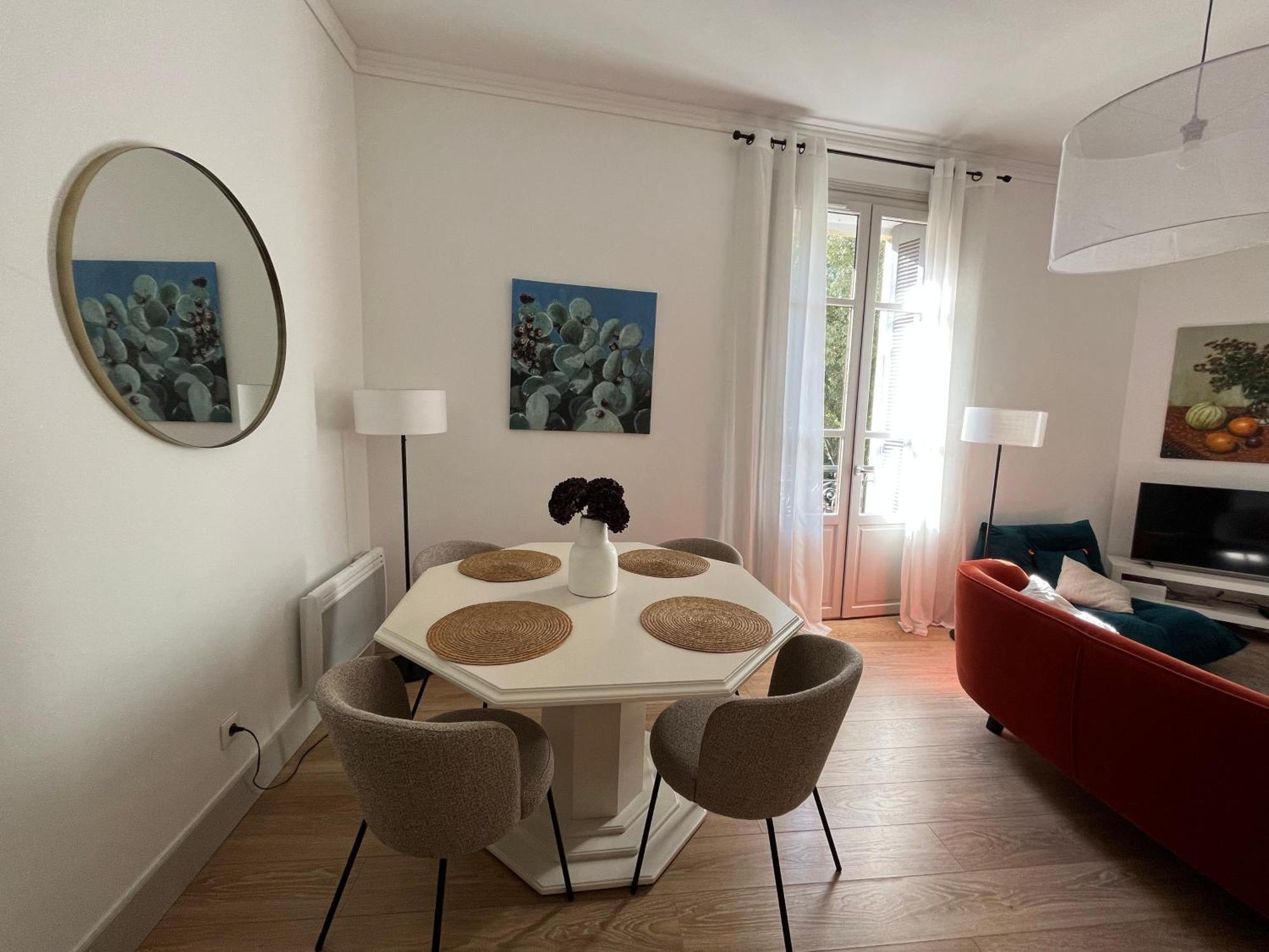 Nimes , Appartement Renove Dans Immeuble Classe. Ngoại thất bức ảnh